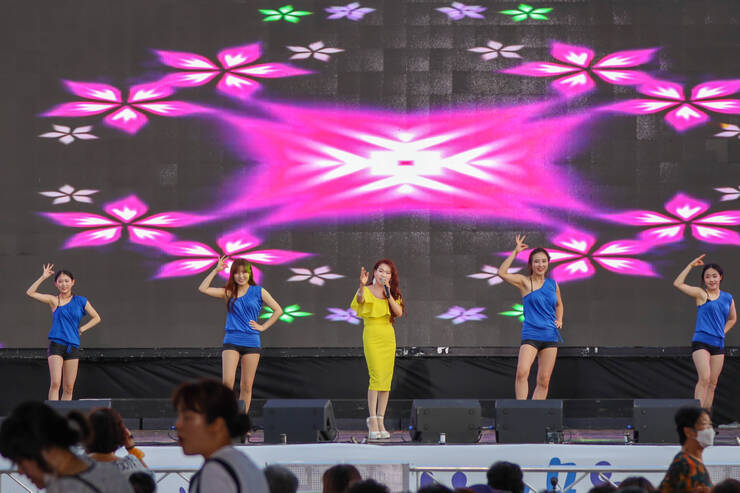 제15회 정남진 물축제 KBC 축하공연 사진입니다.