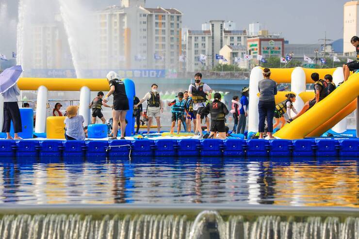 제15회 정남진 물축제 전국 수중풋살대회 사진입니다.