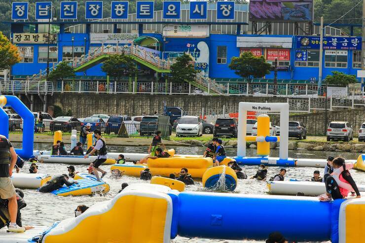 제15회 정남진 물축제 전국 수중풋살대회 사진입니다.