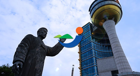 장흥 정남진 전망대 타워의 모습과 동상