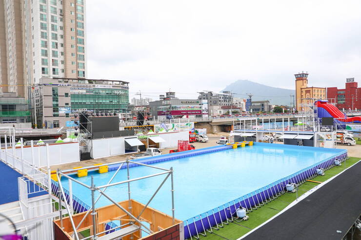 2019년 개막일 전날 물축제 현장사진(풀장)