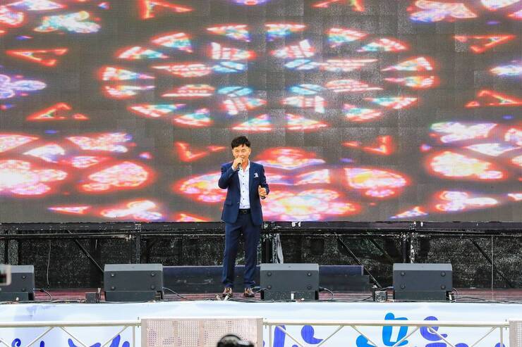 제15회 정남진 물축제 한국 연예인 얘술인 장흥군 지부 공연 사진입니다.
