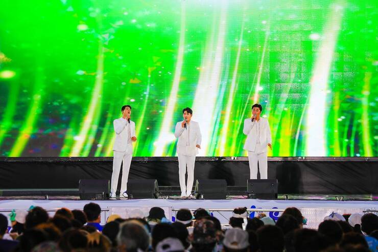제15회 정남진 물축제 LG헬로비전 축하공연 사진입니다.