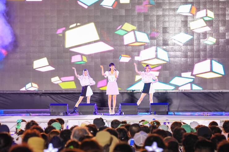 제15회 정남진 물축제 LG헬로비전 축하공연 사진입니다.