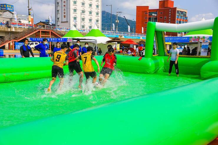 제15회 정남진 물축제 전국 수중풋살대회 사진입니다.