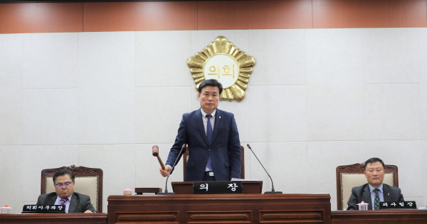 장흥군의회(의장 왕윤채)는 1월 31일부터 2월 8일까지 9일간의 일정으로 제279회 임시회를 개의하고 2023년 계묘년 첫 의사일정에 들어간다고 밝혔다.