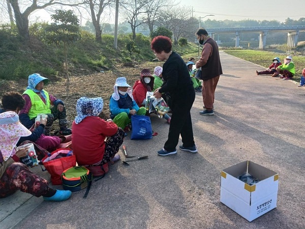 노인일자리 간식전달